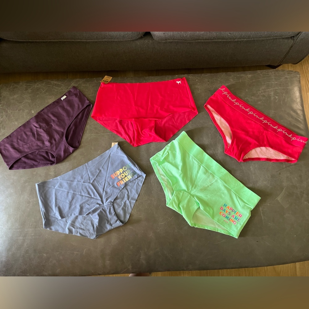 🎈Lot of Victoria Secrets Panties, SZ MEDIUM
5 Brand New, Never worn, 2010s